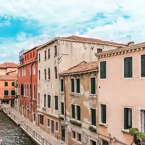 Spirito Santo Canal View By Lionhost Venise